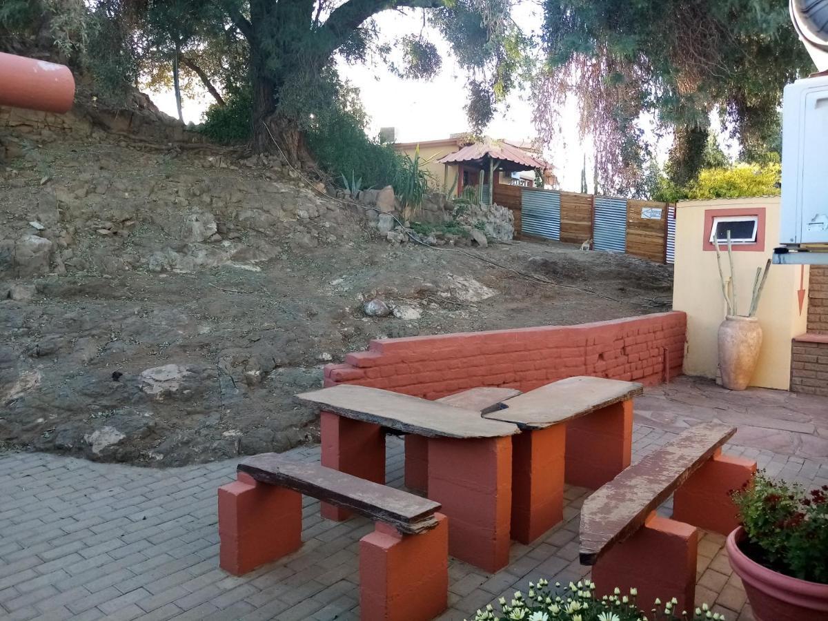 Larochelle Guesthouse Keetmanshoop Ngoại thất bức ảnh