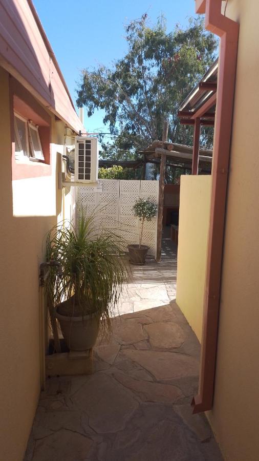 Larochelle Guesthouse Keetmanshoop Ngoại thất bức ảnh