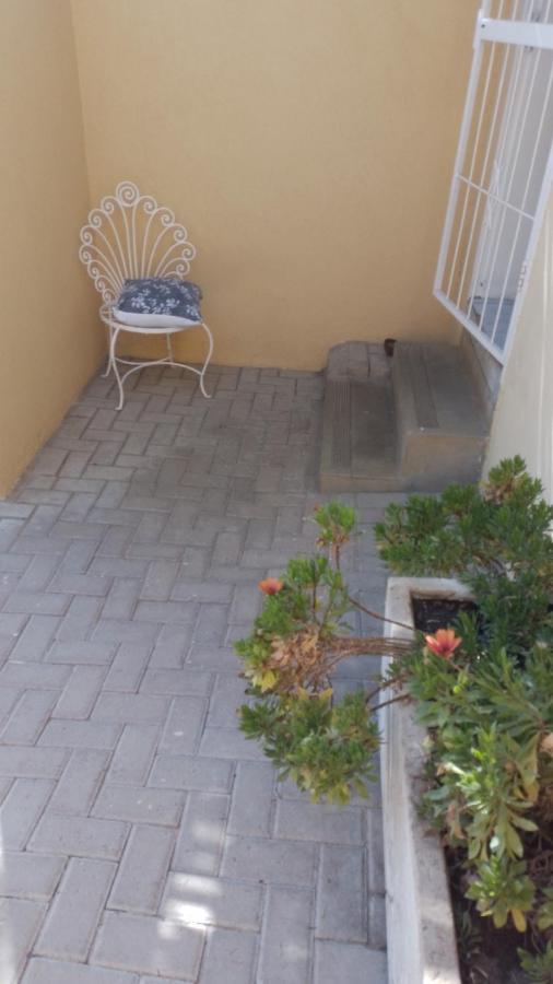 Larochelle Guesthouse Keetmanshoop Ngoại thất bức ảnh