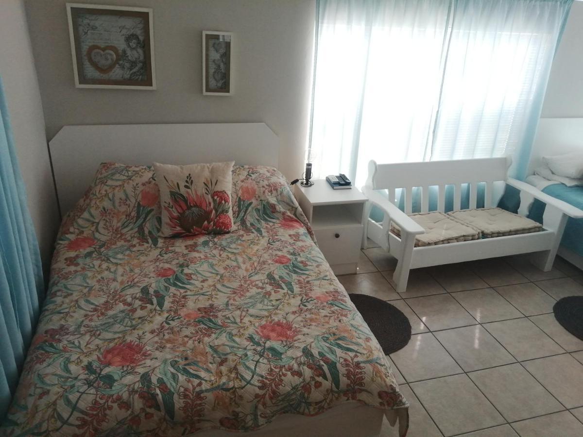 Larochelle Guesthouse Keetmanshoop Phòng bức ảnh