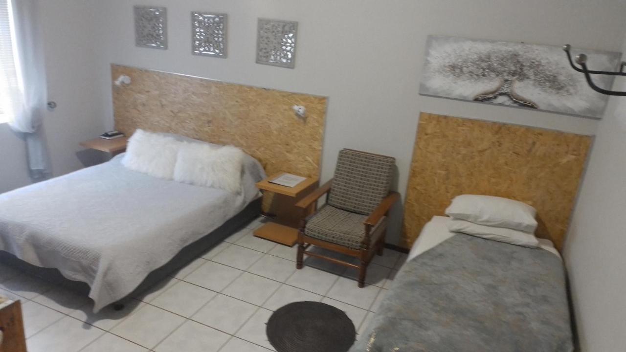 Larochelle Guesthouse Keetmanshoop Phòng bức ảnh