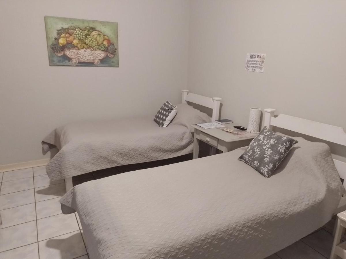 Larochelle Guesthouse Keetmanshoop Ngoại thất bức ảnh