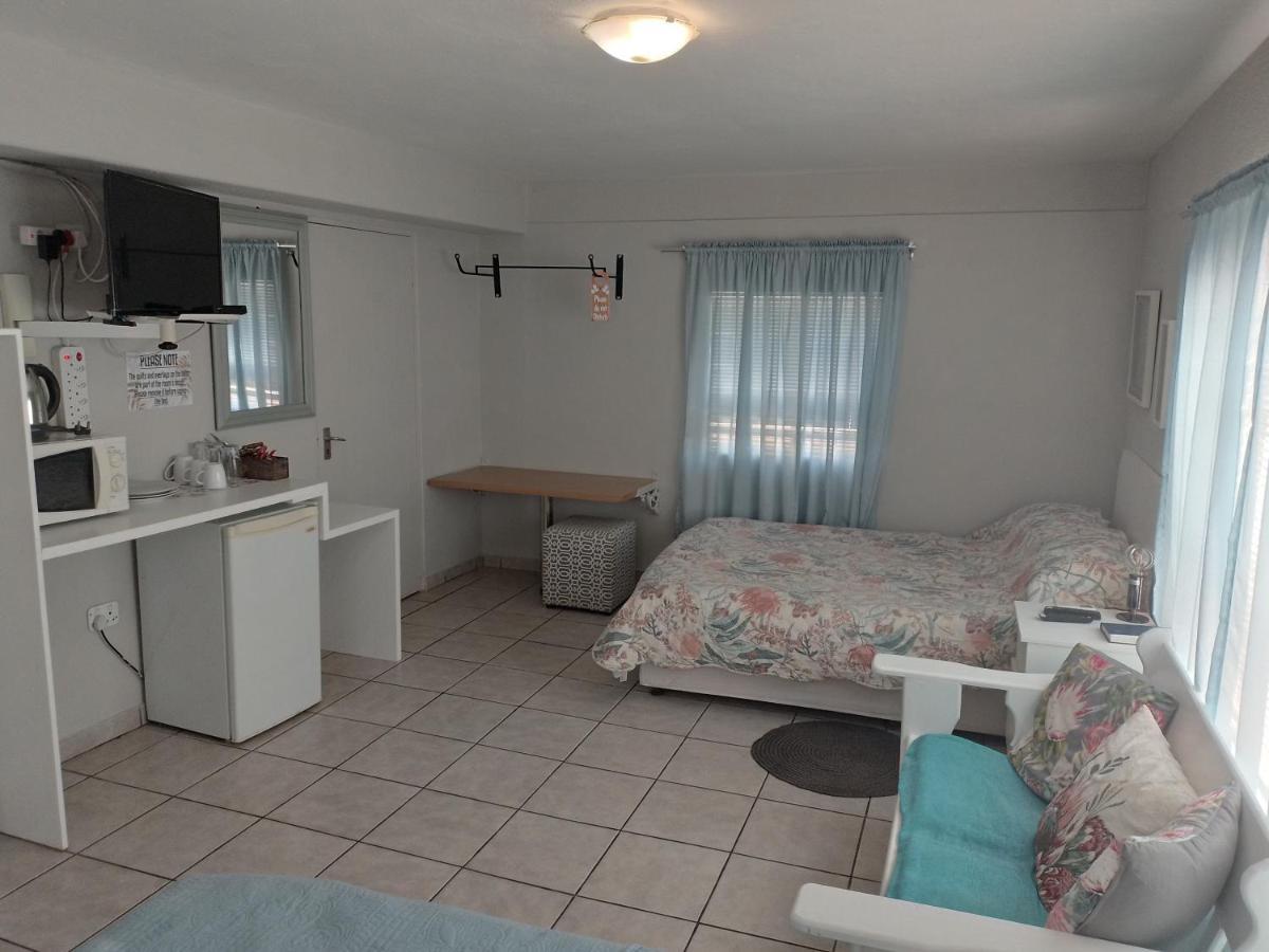Larochelle Guesthouse Keetmanshoop Ngoại thất bức ảnh
