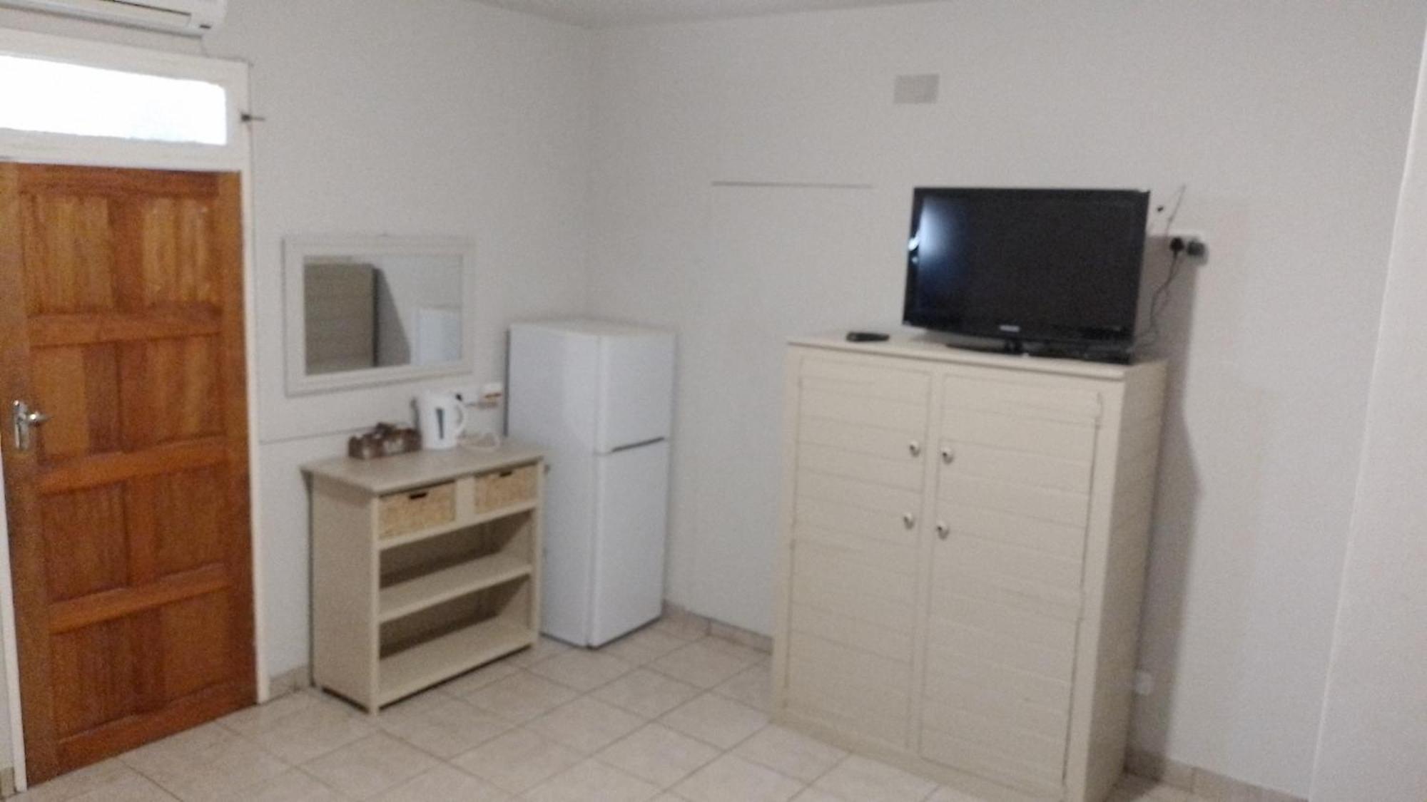 Larochelle Guesthouse Keetmanshoop Phòng bức ảnh